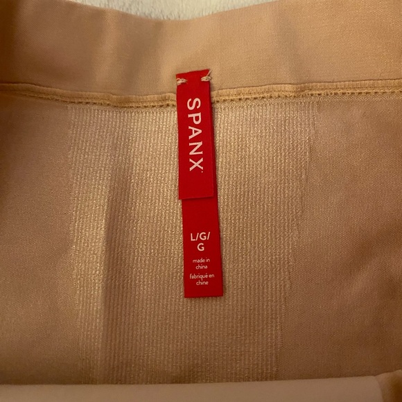 Spanx oncore mid-thigh sculpting short - Picture 4 of 4